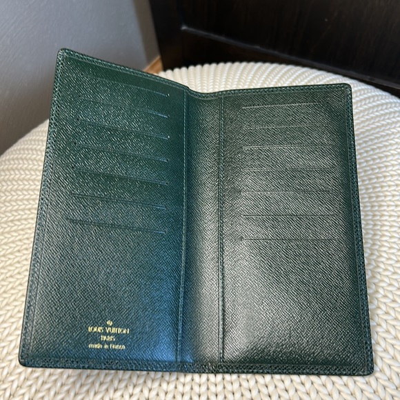 Louis Vuitton Taiga Porte-Chequier Cartes Credit Wallet - Picture 6 of 11